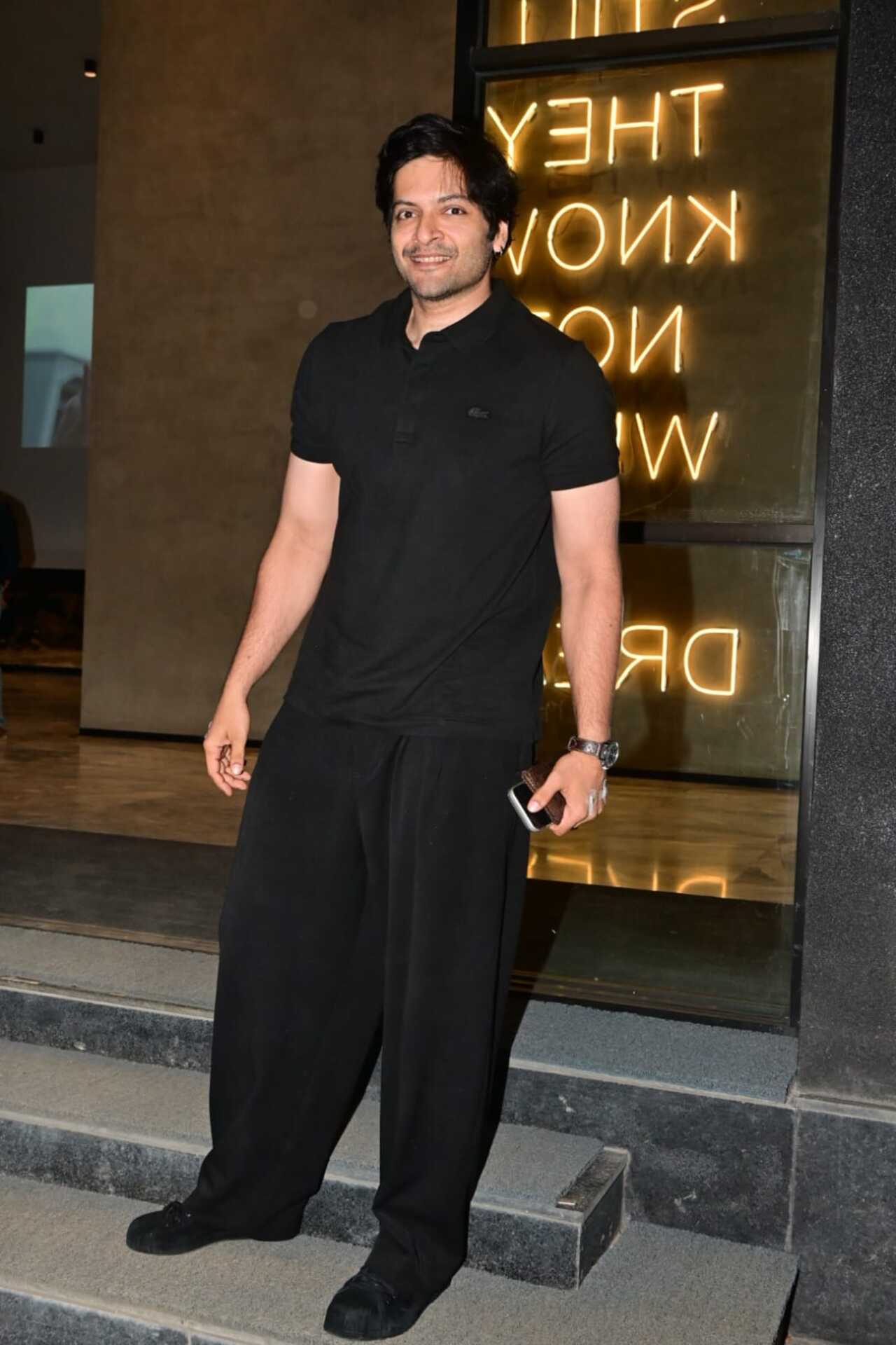 Ali Fazal keeps it sharp and understated at the Batwara 1947 screening, exuding effortless cool in a monochromatic all-black polo and relaxed wide-leg trousers Ali Fazal keeps it sharp and understated at the Batwara 1947 screening, exuding effortless cool in a monochromatic all-black polo and relaxed wide-leg trousers